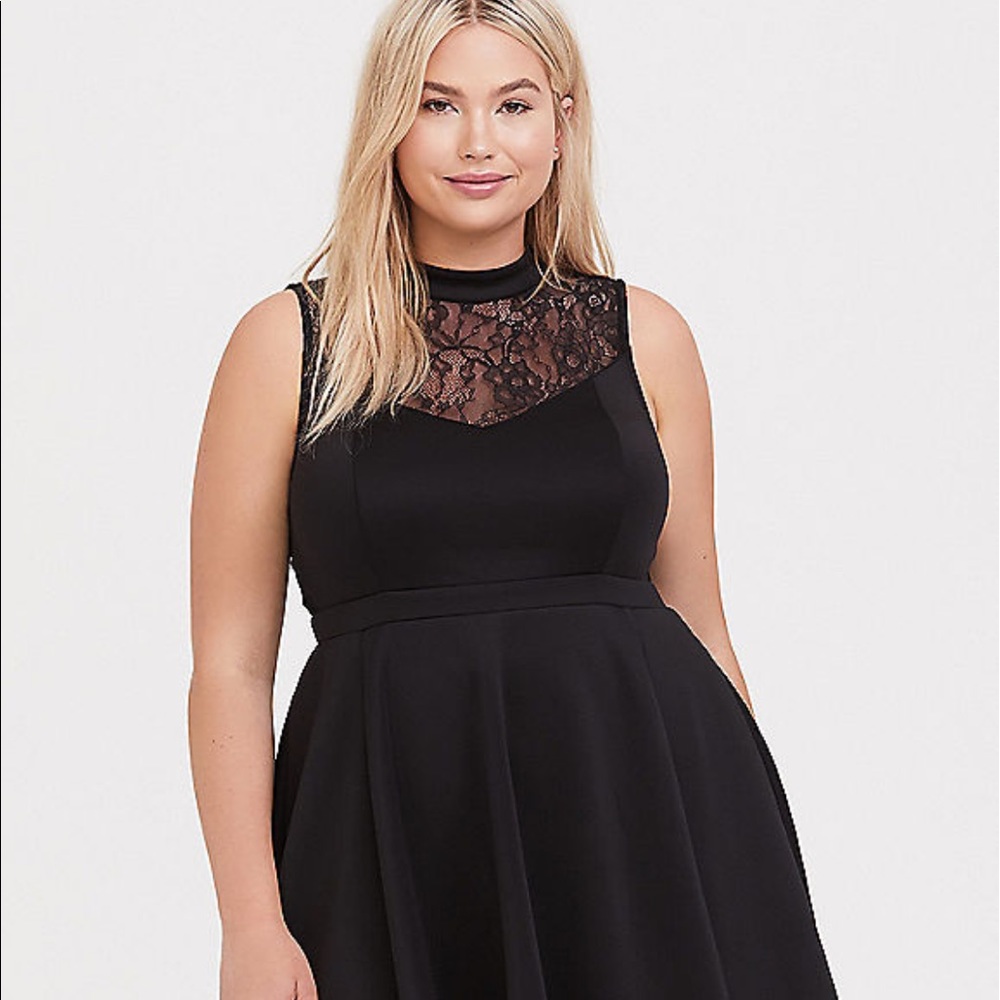 Lace neck sleeveless dress